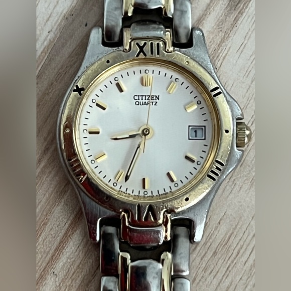 Citizen Ladies Watch Vintage Two Tone Bracelet Cream Round Dial Date Window - Picture 3 of 17